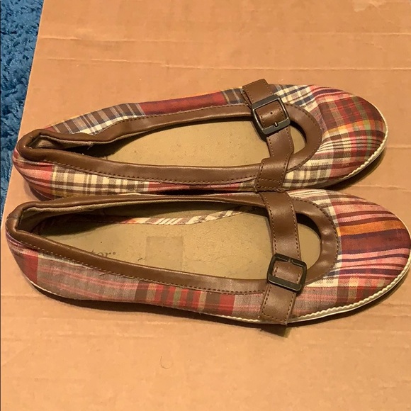 Flats - Picture 2 of 3